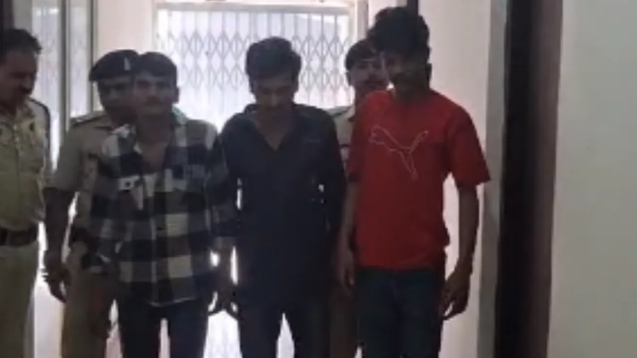 गर्लफ्रेंड के विवाद का बदला लेने रची साजिश, साथी और नाबालिग के साथ मिलकर दिया वारदात को अंजाम, पुलिस ने 4 आरोपियों को दबोचा