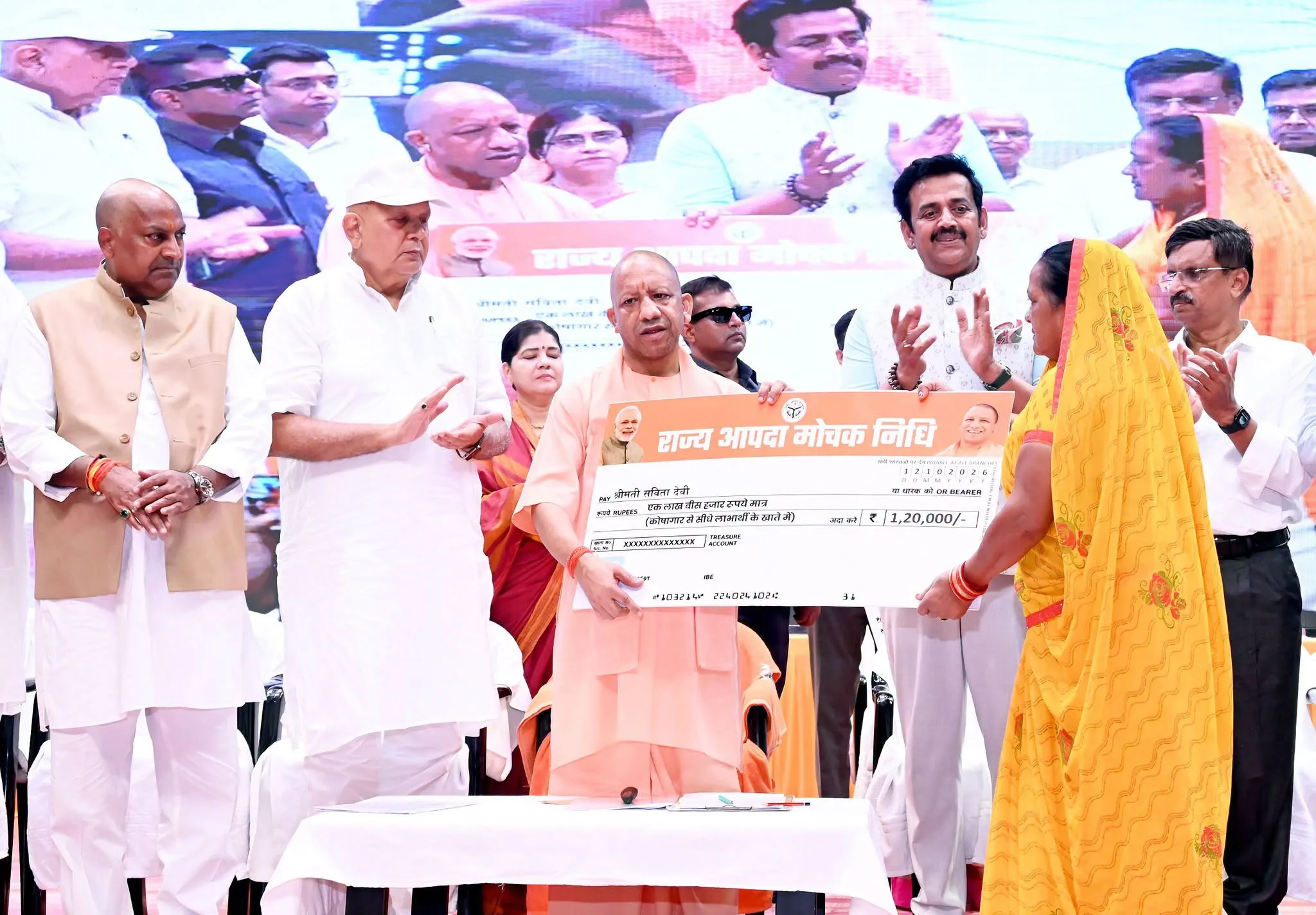 सीएम योगी ने खातों में भेजे 493 करोड़ रुपये; 10 दिन में भरपाई का दावा