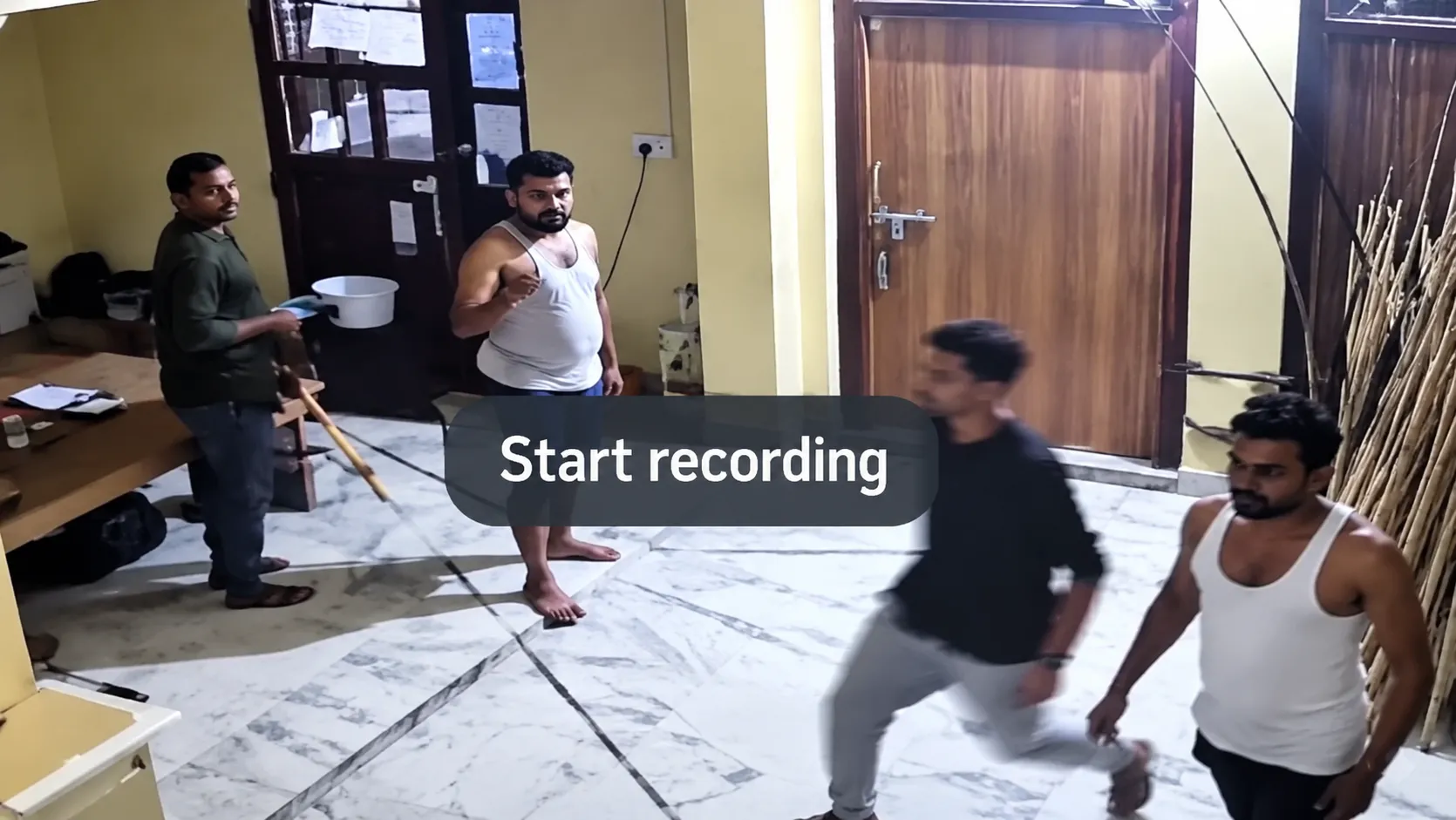उधार शराब न देने पर स्कॉर्पियो सवार दबंगों ने मचाया तांडव, CCTV में कैद हुई वारदात