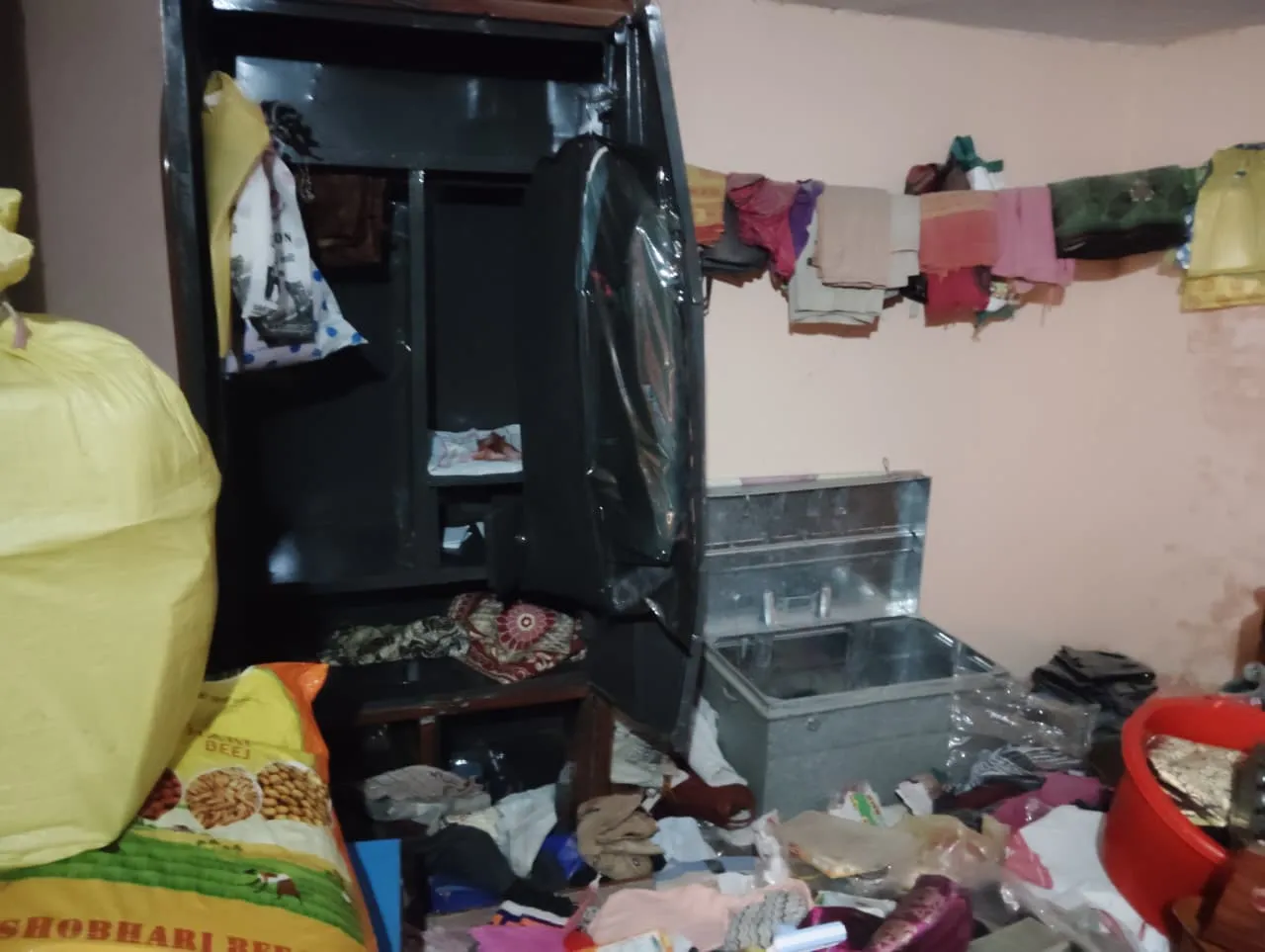 छतरपुर जिले के हरपालपुर में सूने मकान पर चोरों का धावा, 2 लाख कैश, 10 तोला सोना और लैपटॉप पार