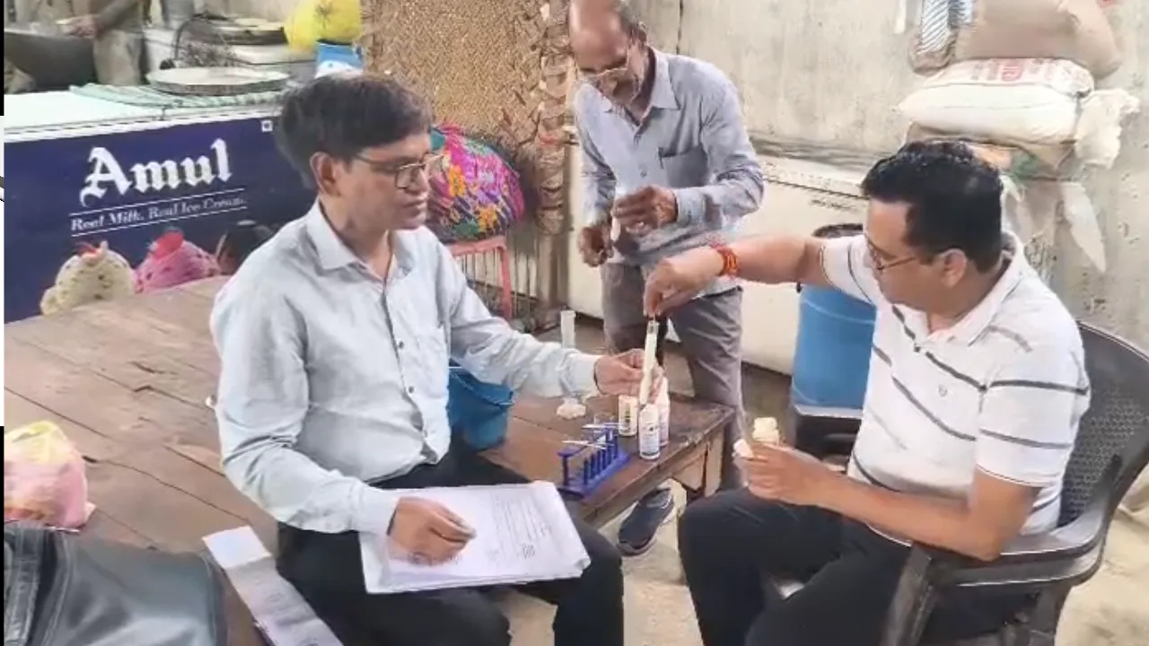 दीपावली से पहले खाद्य सुरक्षा विभाग का बड़ा एक्शन: डेयरी से 300 किलो मावा जब्त
