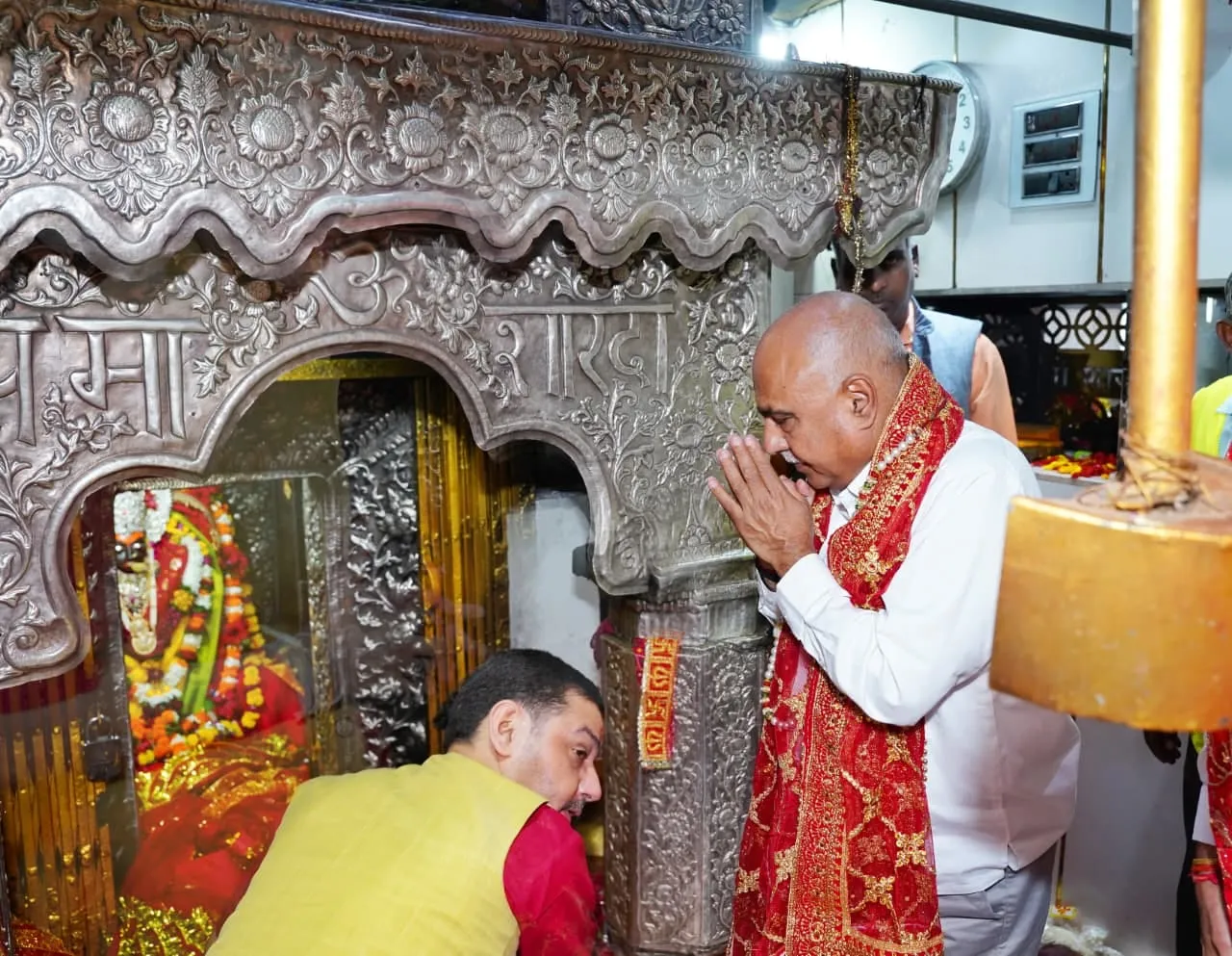  हेमंत खंडेलवाल ने की पूजा-अर्चना, कांग्रेस पर बरसे- विदेशी ताकतों के इशारे पर कर रही काम