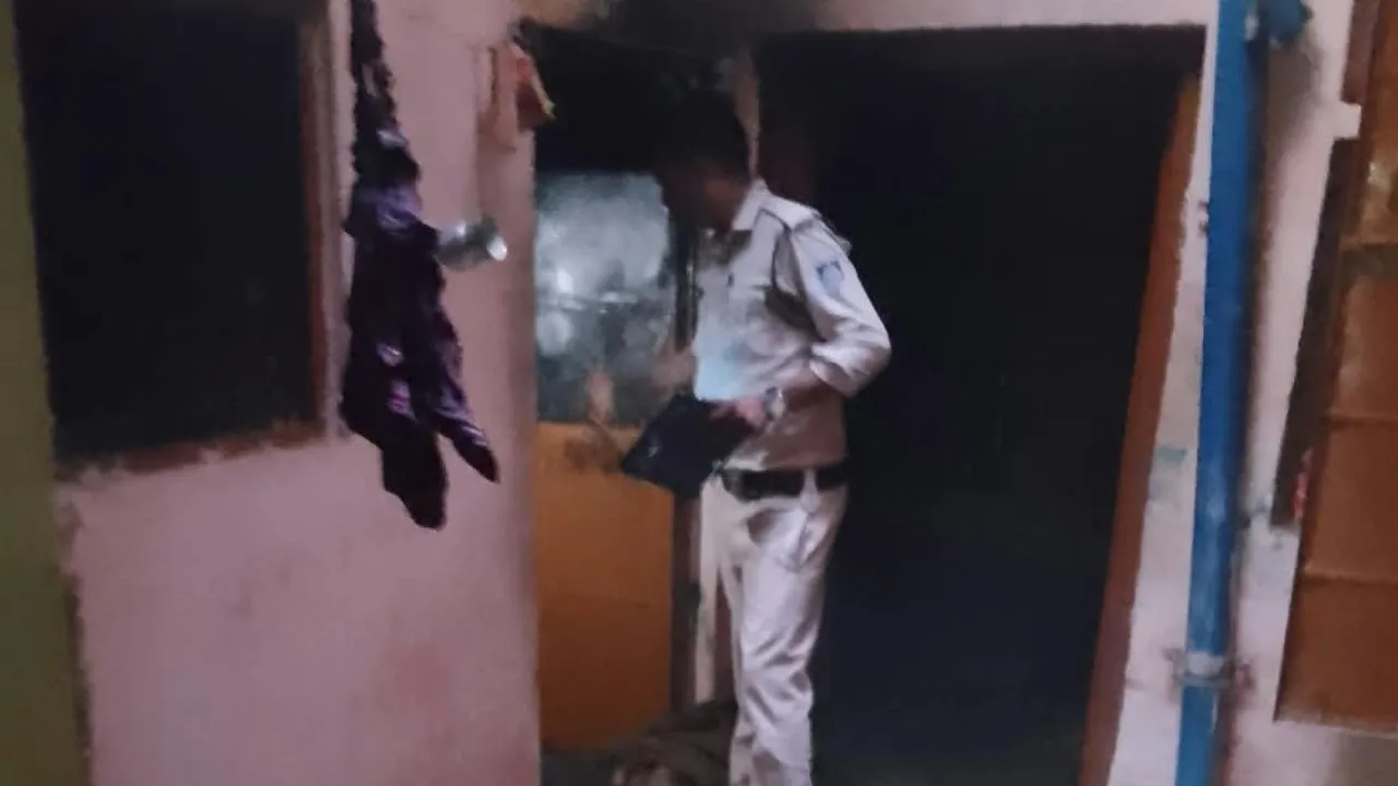 एलपीजी सिलेंडर तक पहुंचने वाली थीं लपटें, बिजली सप्लाई काटकर रोका विस्फोट का खतरा