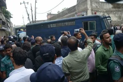 बांग्लादेश: अवामी लीग के नेता महबूबुल आलम हनीफ को मौत की सजा, तीन अन्य को उम्रकैद