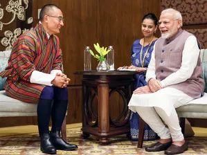 पीएम मोदी के नेतृत्व को 25 साल: भूटानी प्रधानमंत्री तोगबे ने 'बड़े भाई' को बताया 'विष्णु अवतार'
