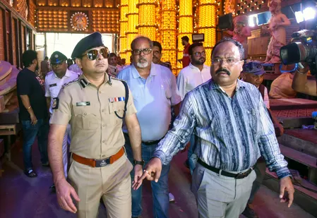 कोलकाता पुलिस ने भगदड़ के बाद पूजा आयोजकों के लिए दिशानिर्देश जारी किए, वीआईपी पास रद्द
