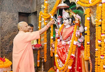 यूपी सरकार सप्तमी से नवमी तक मंदिरों में कराएगी देवी गीत और दुर्गा सप्तशती पाठ का आयोजन