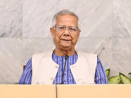 न्यूयॉर्क में नाराज बांग्लादेशी प्रवासियों ने मुहम्मद यूनुस को एयरपोर्ट पर घेरा, बोले 'आतंकवादी हो, यहां क्यों आए?'