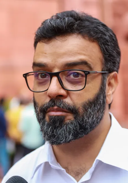 श्रीनगर सांसद आगा रूहुल्लाह ने जारी किया सार्वजनिक निमंत्रण, नेशनल कॉन्फ्रेंस छोड़ने की अटकलें तेज