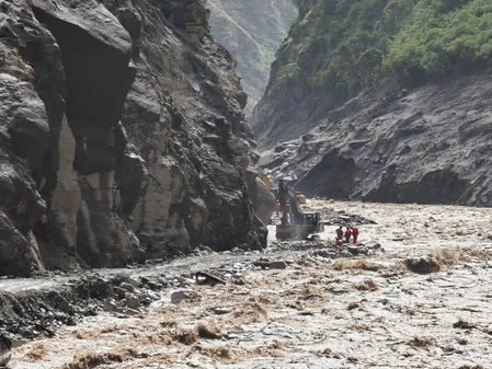 नेपाल में बाढ़ का हाई अलर्ट, त्रिशूली दोभान तक बाढ़ का खतरा, लोगों से नदी किनारे न जाने की अपील
