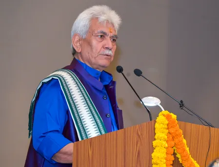 एशियन पैरा गेम्स में जम्मू-कश्मीर की बेटी शीतल देवी ने जीते दो स्वर्ण पदक, एलजी मनोज सिन्हा ने दी बधाई