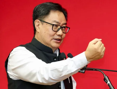 'लोकतंत्र के लिए खतरनाक', नसीरुद्दीन शाह की 'दिमागी नक्सल' टिप्पणी पर किरेन रिजिजू ने साधा निशाना