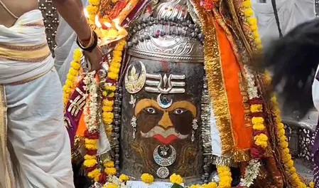 भांग और चंदन से सजे बाबा महाकाल, रजत मुकुट और मुंडमाला धारण कर श्रद्धालुओं को दिए दर्शन