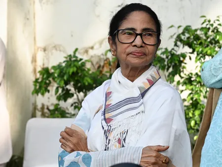 ममता बनर्जी ने अपनी पार्टी के स्थानीय नेताओं और कार्यकर्ताओं के बारे में जिलावार मांगी रिपोर्ट