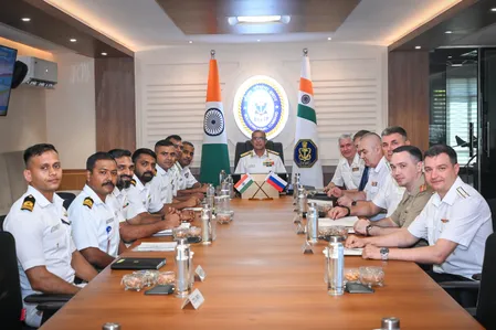 रूसी नौसेना के प्रतिनिधिमंडल ने दक्षिणी नौसेना कमान और भारतीय नौसेना अकादमी का दौरा किया