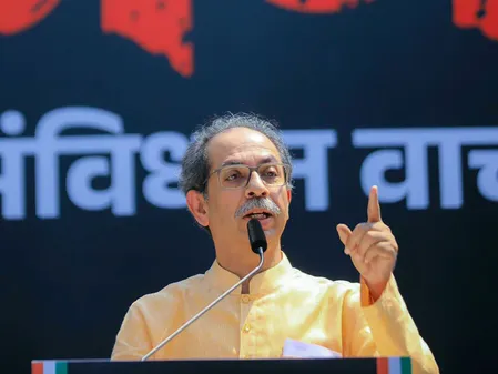 'सरकार को चाहिए श्मशान जैसी शांति', शिवसेना-यूबीटी ने 'पीस बॉन्ड' पर उठाए सवाल