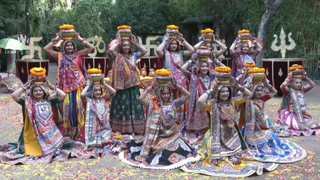 अहमदाबाद में नवरात्रि से पहले गरबा की धूम, पनघट ग्रुप ने किया शानदार कॉस्ट्यूम रिहर्सल