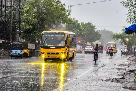 एनसीआर में फिर बदलेगा मौसम का मिजाज, 6 अक्टूबर को बारिश के साथ तेज हवाओं की संभावना