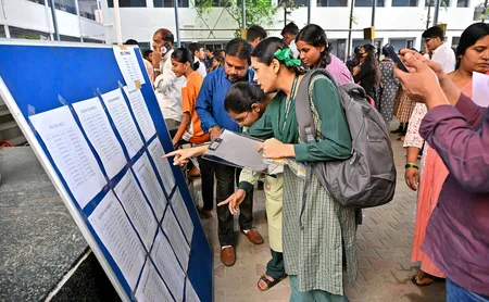हिंदू संगठनों ने प्राइवेट स्कूलों के खिलाफ खोला मोर्चा, दशहरा की छुट्टी न देने पर कार्रवाई की मांग