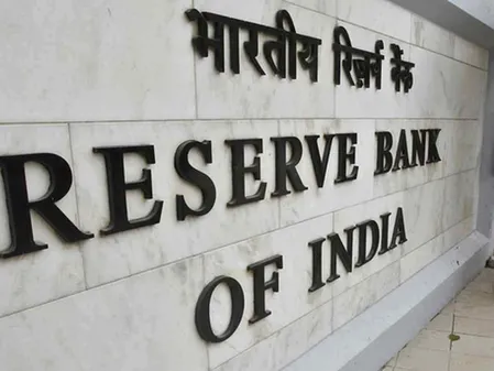 भारत का यील्ड कर्व आरबीआई के लिक्विडिटी निकासी बढ़ाने से और सपाट होने की उम्मीद: रिपोर्ट