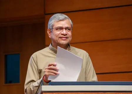 सरकार अगले महीने एआई संबंधी नियमों पर जारी करेगी परामर्श पत्र, डीपफेक खतरे पर फोकस: अश्विनी वैष्णव