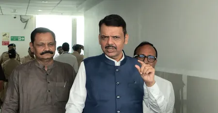 संवैधानिक संस्थाओं को बदनाम कर संविधान नकारने की साजिश रच रही कांग्रेस, वामपंथी शासन लाना चाहती है: सीएम फडणवीस
