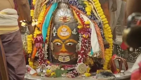 भांग-ड्रायफ्रूट से किया गया भव्य शृंगार