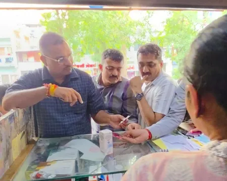 बिना प्रिस्क्रिप्शन के बेच रहे थे दवा, सूरत में दो मेडिकल स्टोर पर छापा, 18 हजार से ज्यादा टैबलेट जब्त