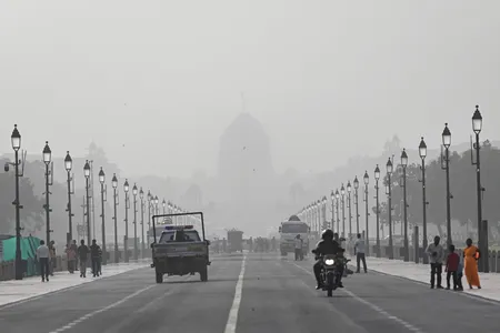 सर्दी-धुंध के मौसम से पहले दिल्ली अलर्ट, पराली जलाने पर रोक के लिए अभियान जारी