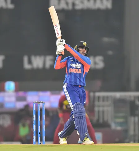 अभिषेक शर्मा के निशाने पर सूर्यकुमार यादव का रिकॉर्ड, रांची टी20 में हासिल कर सकते हैं खास उपलब्धि