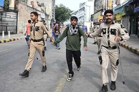 दीपावली के पीक सीजन में विरोध-प्रदर्शनों से कारोबार प्रभावित, व्यापारी बोले-कनॉट प्लेस प्रदर्शन मुक्त हो