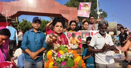 प्रयागराज में बिग फैन पूनम समेत प्रशसंकों ने खास अंदाज में मनाया सदी के महानायक अमिताभ बच्चन का जन्मदिन