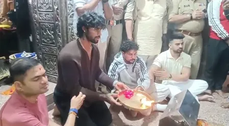 बाबा महाकाल के दरबार पहुंचे क्रिकेटर कुलदीप यादव व तिलक वर्मा, नंदी हॉल में 2 घंटे बैठकर किए भस्म आरती के दर्शन