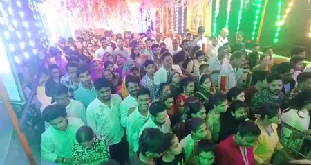 शारदीय नवरात्र के तीसरे दिन मां चंद्रघंटा की पूजा-अर्चना करने के लिए मंदिरों में श्रद्धालुओं का तांता