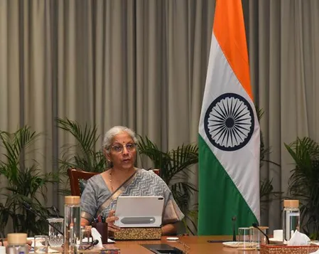 आरबीआई विदेशी मुद्रा बाजार में उतार-चढ़ाव को कम करने के लिए लगातार उठाता रहेगा कदम : वित्त मंत्री