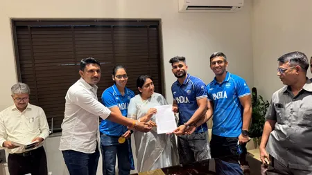 महाराष्ट्र सरकार से मिली इनामी राशि से असंतुष्ट कबड्डी के गोल्ड मेडलिस्ट खिलाड़ी, खेल मंत्री सुनेत्रा पवार को सौंपा ज्ञापन