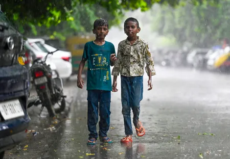 दिल्ली-एनसीआर : एक्यूआई पहुंचा लाल निशान के पास, एक बार फिर बारिश की संभावना