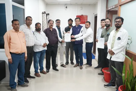 मेडिकल प्रोटेक्शन एक्ट सहित सेवा शर्तों से जुड़ी मांगों को लेकर आंदोलन पर उतरे झारखंड के डॉक्टरों ने किया प्रदर्शन