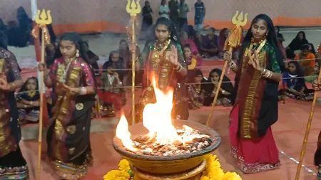 जामनगर में 37 साल से चारण संस्कृति जीवंत, त्रिशूल रास में दिखा देवी शक्ति का स्वरूप जामनगर में 37 साल से चारण संस्कृति जीवंत, त्रिशूल रास में दिखा देवी शक्ति का स्वरूप