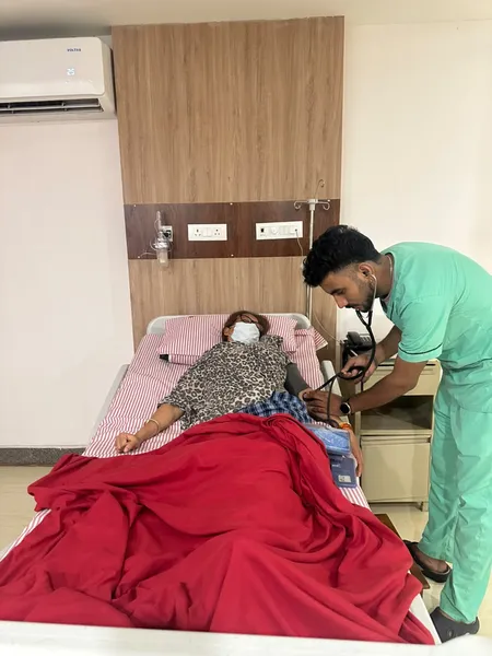उत्तराखंड: पति के खिलाफ एफआईआर के बाद बिगड़ी मंत्री रेखा आर्या की तबीयत, अस्पताल में भर्ती