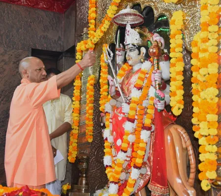 सुरक्षा, सम्मान, सामर्थ्य और समृद्धि से आलोकित हो रहा है नारी शक्ति का जीवन: सीएम योगी