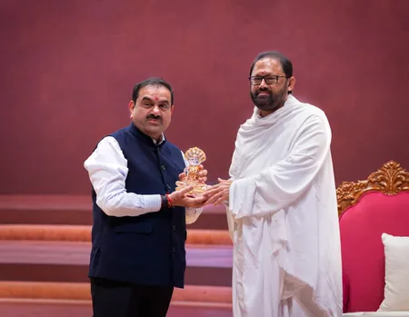 नवरात्रि पर गुजरात के श्रीमद राजचंद्र आश्रम पहुंचे गौतम अदाणी, कहा- 'समाज सेवा ही जीवन का मार्गदर्शक सिद्धांत'