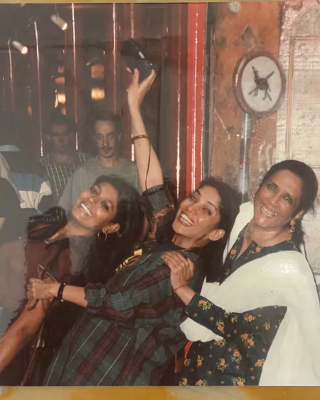 शबाना आजमी ने 'फायर' की स्पेन रिलीज को किया याद, दीपा मेहता और नंदिता दास संग शेयर की तस्वीर