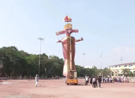 रांची के मोरहाबादी में इस बार 70 फीट ऊंचे रावण के साथ दोमंजिला ‘सोने की लंका’ का होगा दहन