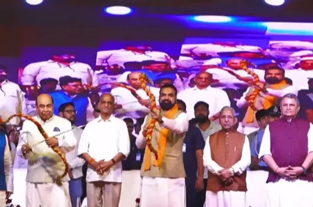 पटना के गांधी मैदान में 90 फीट के रावण का दहन, सीएम सम्राट ने चलाया प्रतीकात्मक बाण