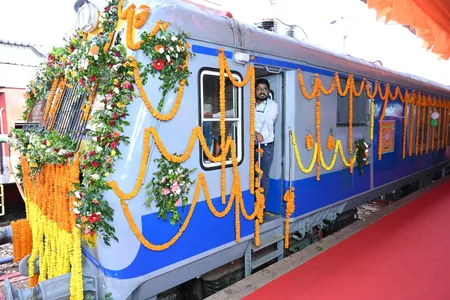 छत्तीसगढ़ में तेजी से मजबूत हो रहा रेल नेटवर्क, आजादी के बाद पहली बार रावघाट पहुंची ट्रेन
