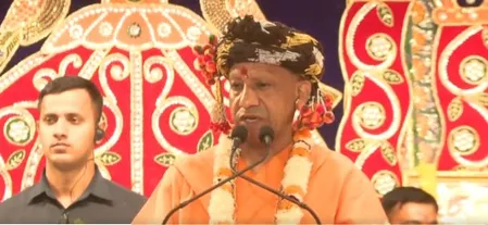 दिव्य आभा के साथ निकली गोरक्षपीठाधीश्वर योगी आदित्यनाथ की विजयादशमी शोभायात्रा