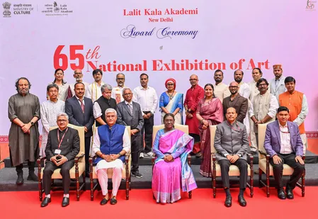 ललित कला अकादमी पुरस्कार समारोह में राष्ट्रपति मुर्मु ने नवोदित कलाकारों के समर्थन की वकालत की