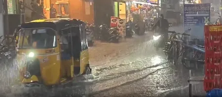 तमिलनाडु: भारी बारिश के कारण चेन्नई और आसपास के जिलों में स्कूल बंद, मंत्री एन. आनंद ने लिया हालात का निरीक्षण
