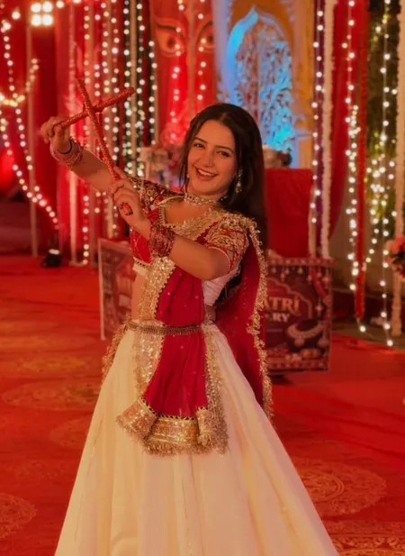 नवरात्रि पर बचपन की यादों में खोईं आस्था, बोलीं-रोज मंदिर जाते थे, मेले में करते थे खरीदारी